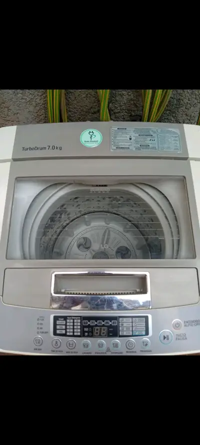 Lavadora LG TurboDrum 7kg funcionando perfectament - miniatura 2