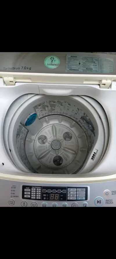 Lavadora LG TurboDrum 7kg funcionando perfectament - miniatura 3