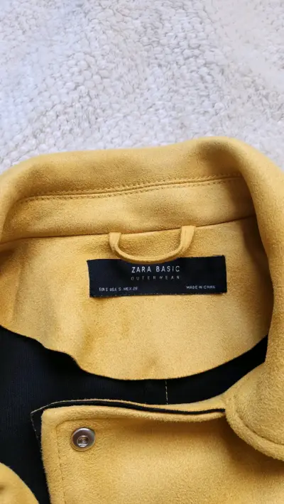 Chaqueta amarilla de cuero sintético - miniatura 2