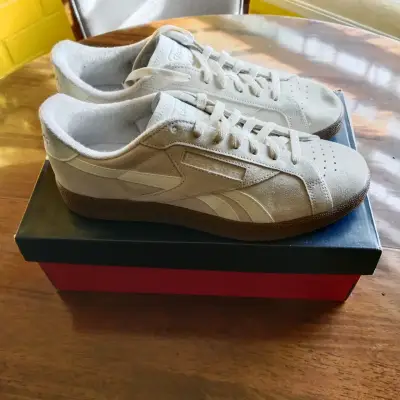 Zapatillas Reebok beige Nuevas - miniatura 1