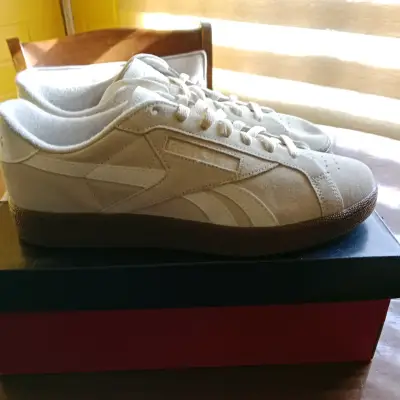 Zapatillas Reebok beige Nuevas - miniatura 2