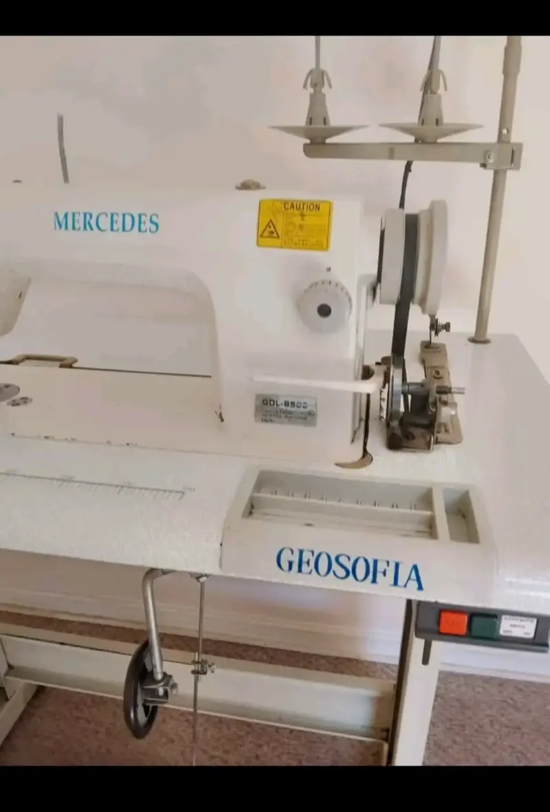 Máquina de coser industrial Mercedes - 3