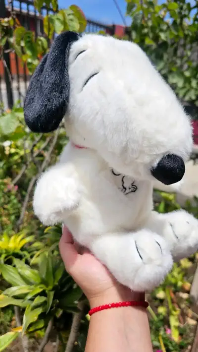 Peluche Snoopy blanco y negro Respira simulación - miniatura 1