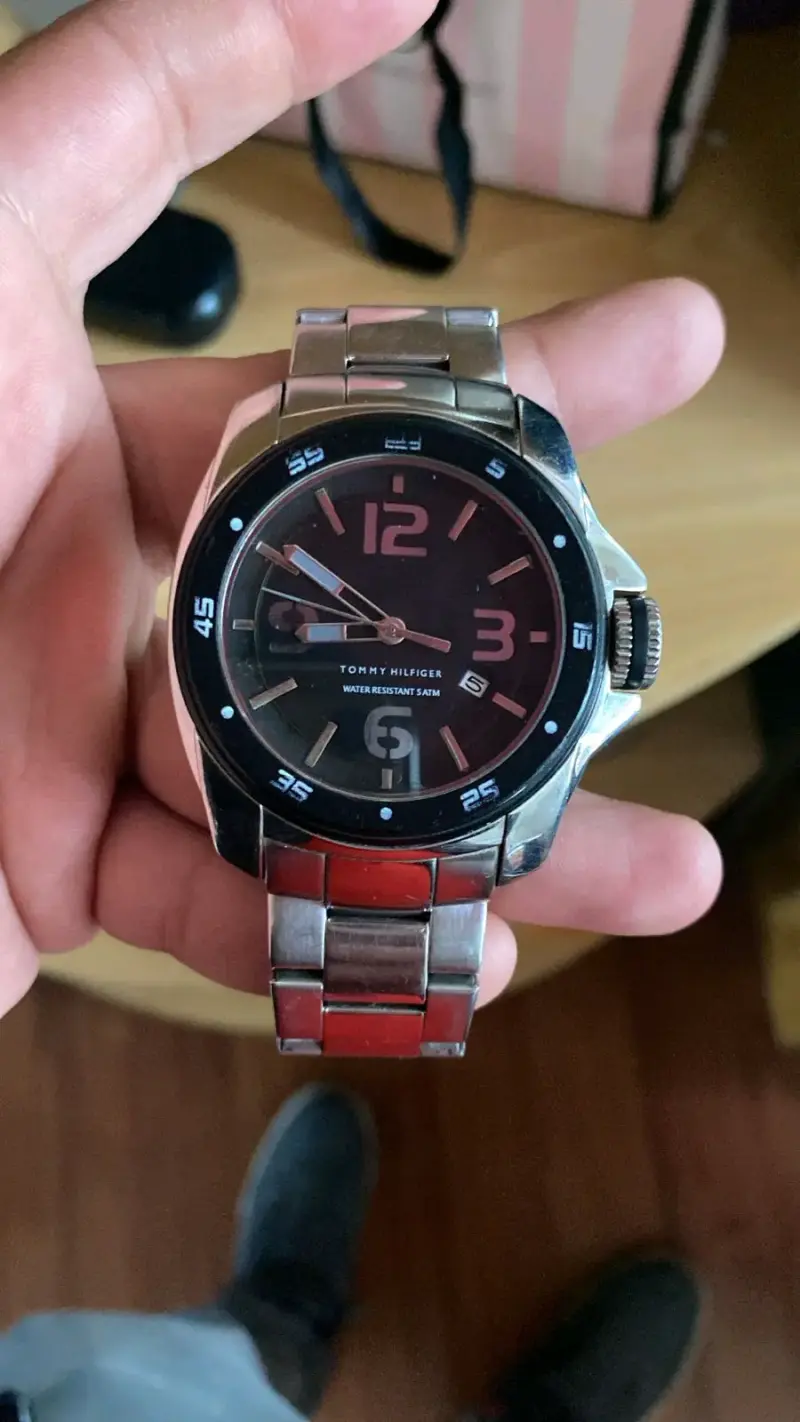 Reloj Tommy Hilfiger metálico - 1