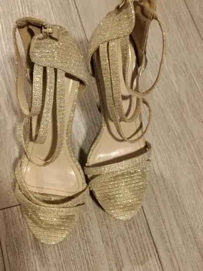 Zapato de tacón beige con transparente - miniatura 4
