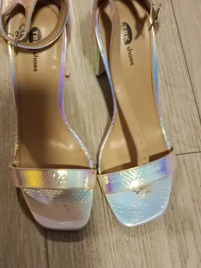 Zapato de tacón beige con transparente - miniatura 5