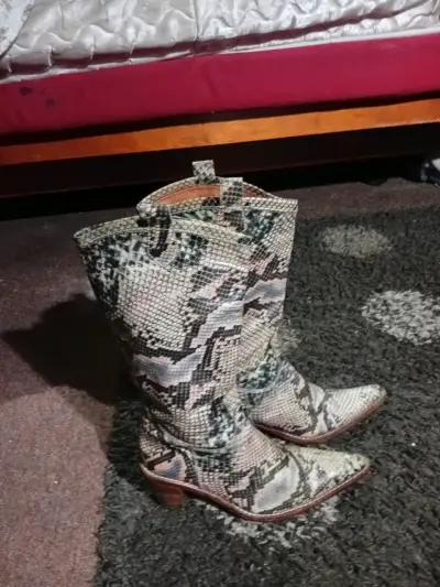 Botas cowboy estampado serpiente - miniatura 1