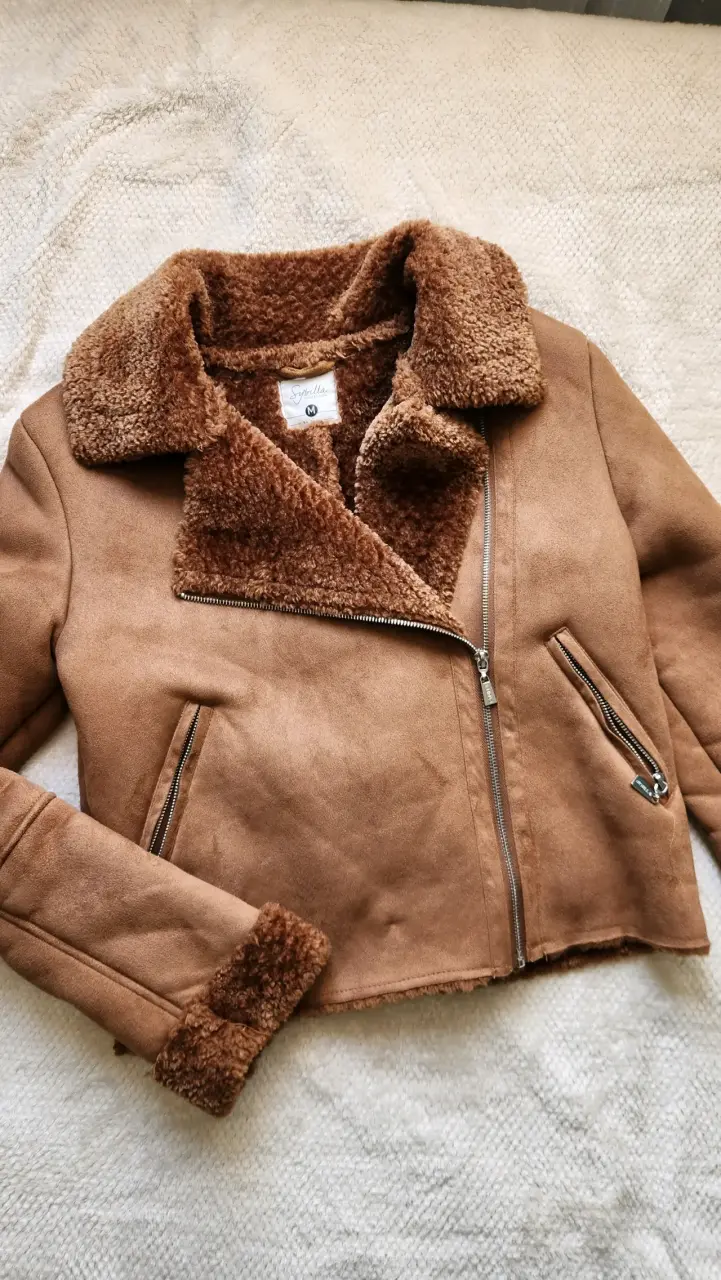 Chaqueta corta marrón con lana - 1
