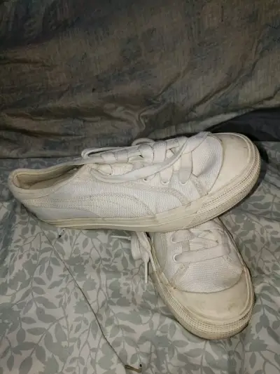 Zapatillas blancas usadas - miniatura 2