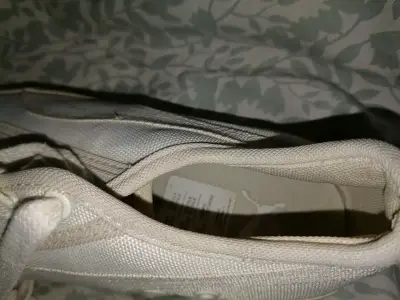 Zapatillas blancas usadas - miniatura 4