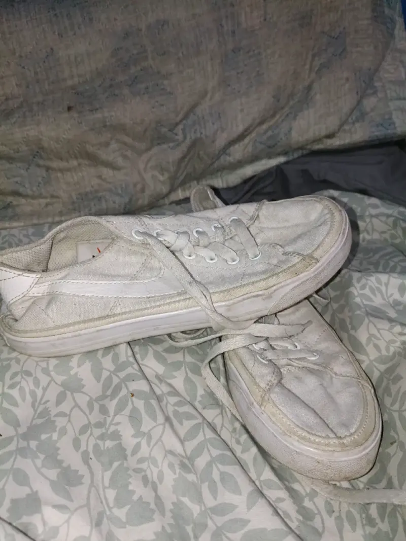 Zapatillas blancas usadas - 2