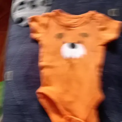 Body de bebé naranja con diseño - miniatura 1