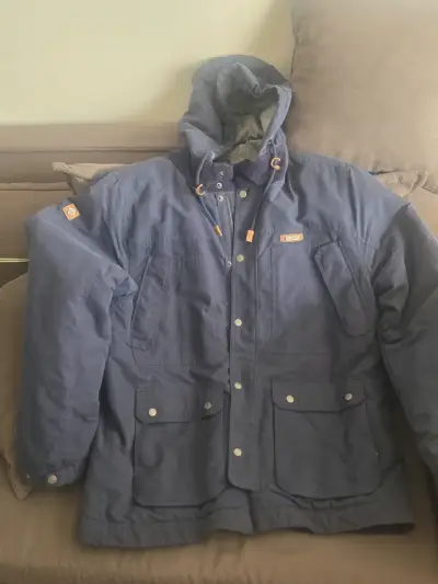 Chaqueta azul con capucha - miniatura 1