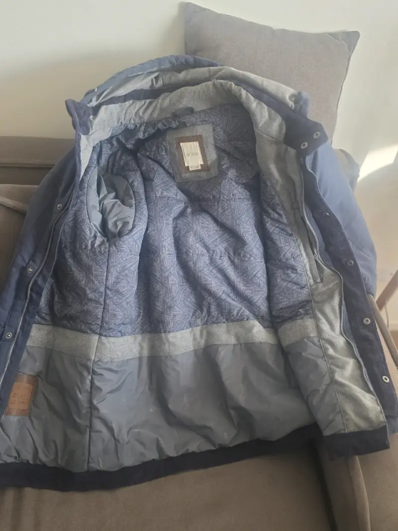 Chaqueta azul con capucha - 2