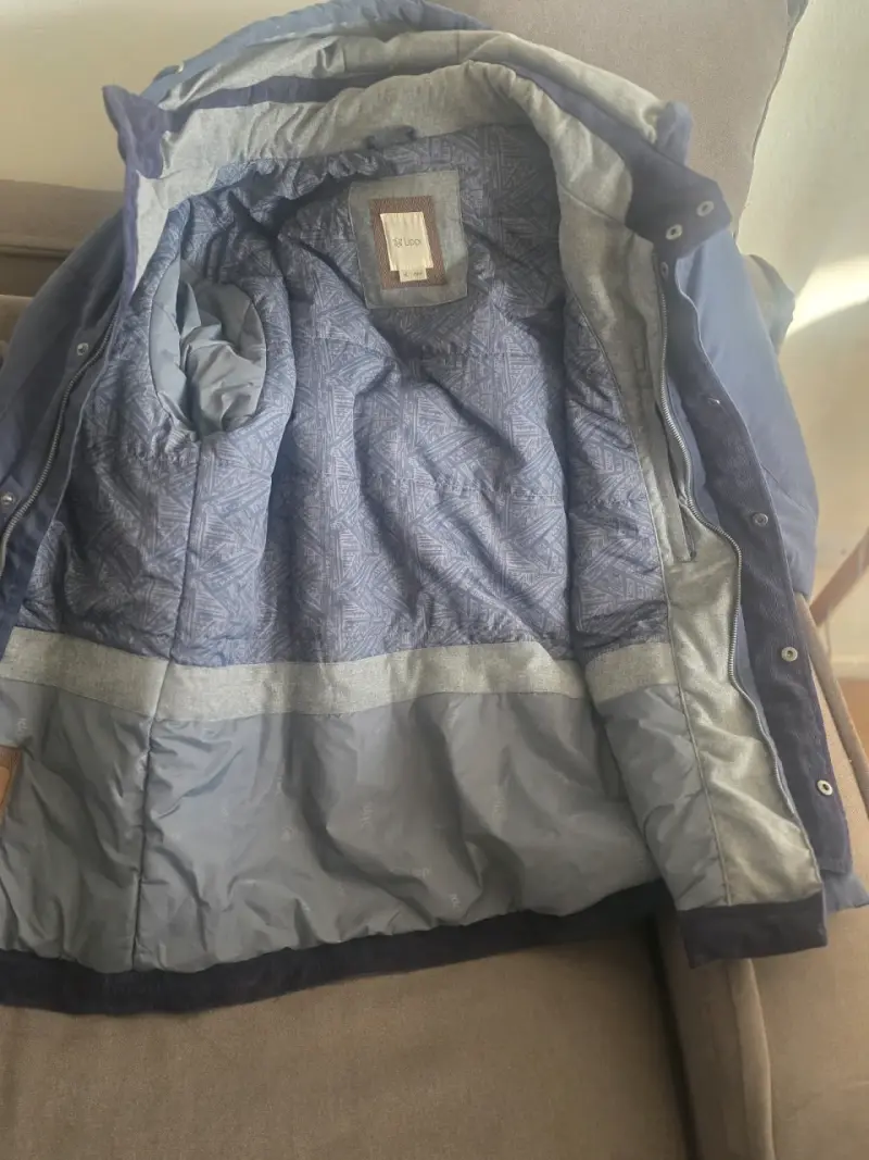 Chaqueta azul con capucha - 3