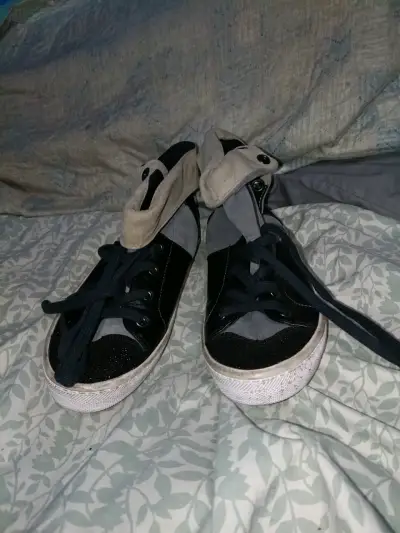 Zapatillas altas negras y grises - miniatura 1