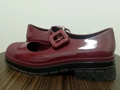 Zapatos MELISSA JUNE BORGOÑA USADOS - miniatura 5