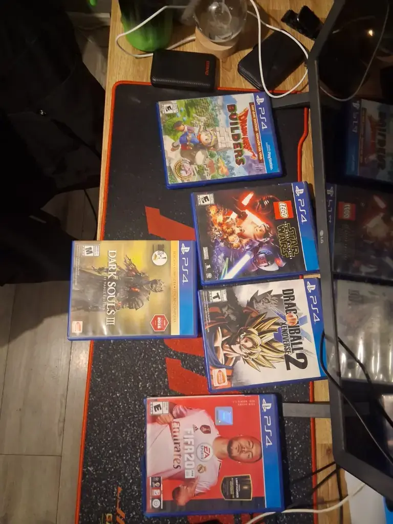 Lote de juegos PS4 (Dark Souls 3, Fifa 20, etc)