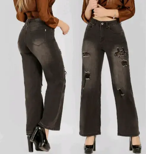Jeans de mujer negros desgastados