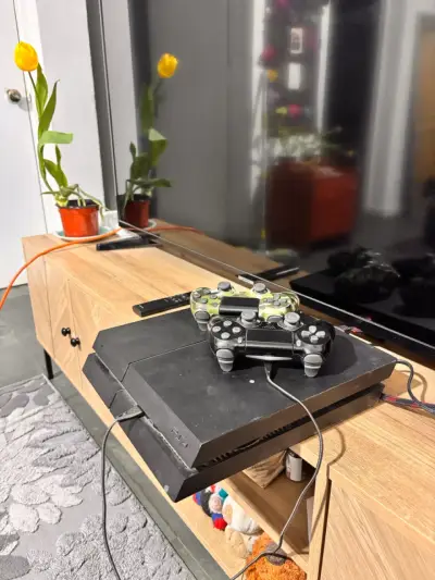 PS4 - miniatura 1