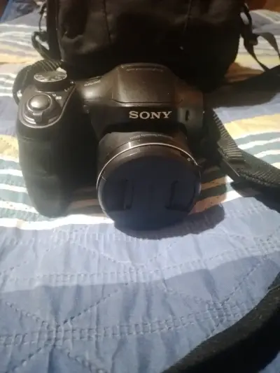 Cámara Sony modelo semiprofecional - miniatura 1
