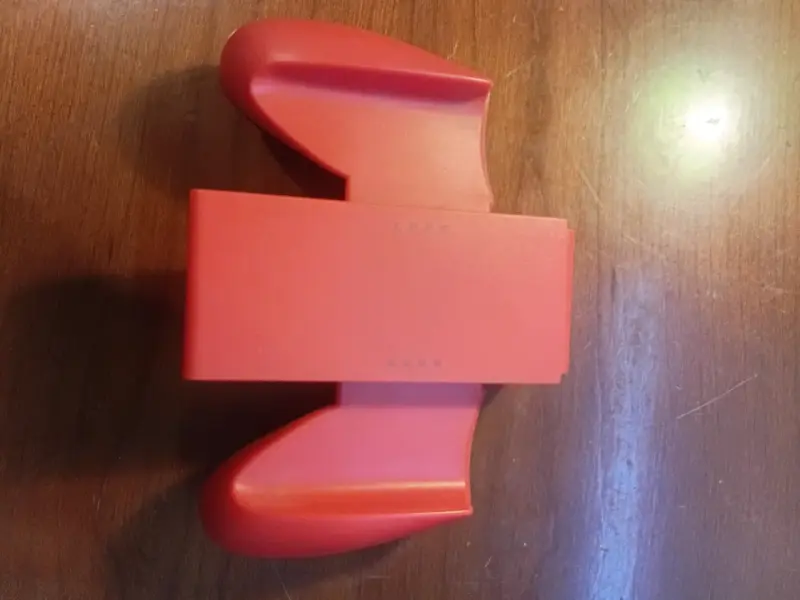 Soporte rojo para control - 1
