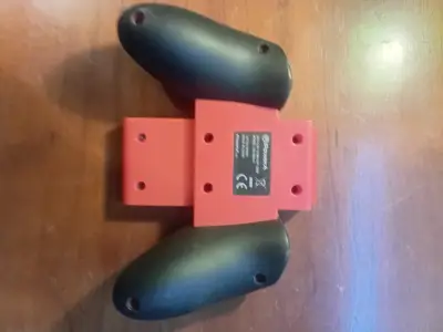 Soporte rojo para control - miniatura 2