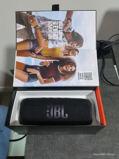 Parlante JBL portátil negro - miniatura 2