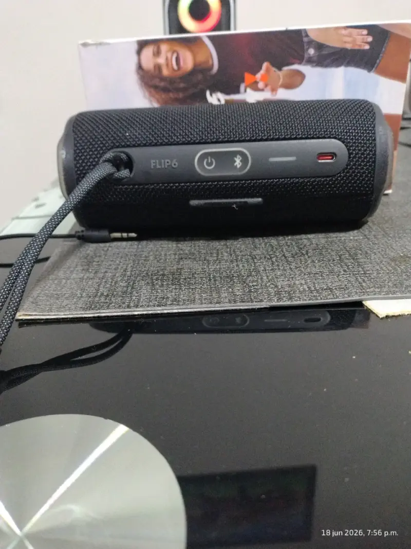 Parlante JBL portátil negro - 5