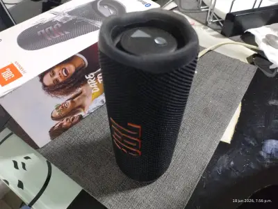Parlante JBL portátil negro - miniatura 6