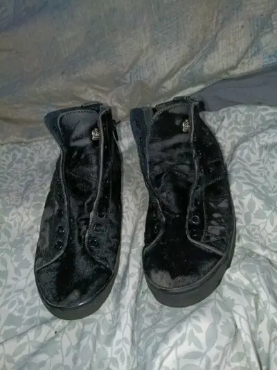 Zapatillas negras de peluche - miniatura 1
