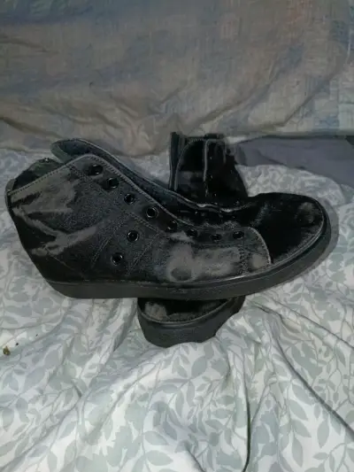 Zapatillas negras de peluche - miniatura 2