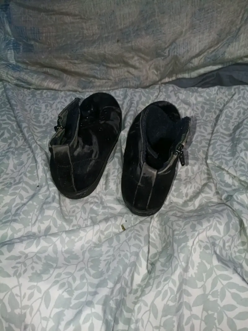 Zapatillas negras de peluche - 3