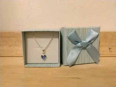Collar con colgante de corazón azul - miniatura 1