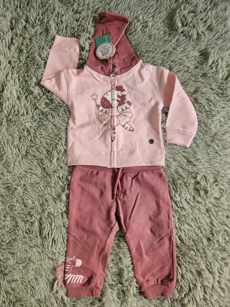 Conjunto infantil rosa con capucha - 1
