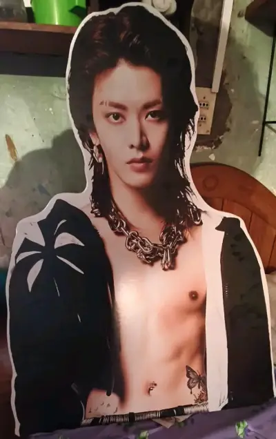 Figura de cartón de Yuta NCT - miniatura 1