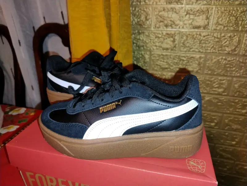Zapatillas Puma negras y blancas - 1