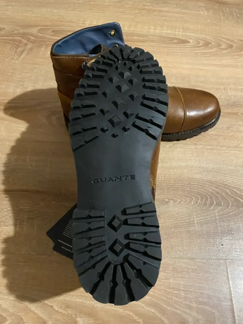 Botas de cuero marrón con etiqueta, número 40. - 3