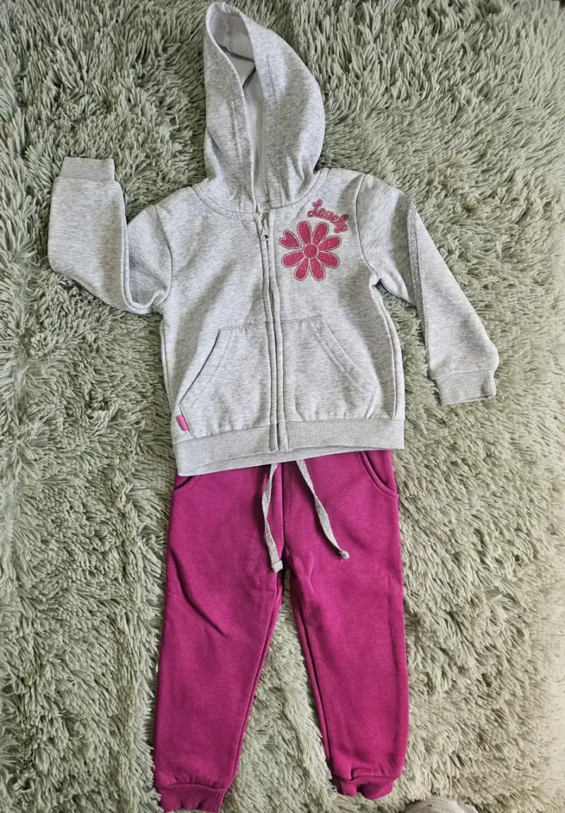 Conjunto buzo infantil gris y rosa - 1