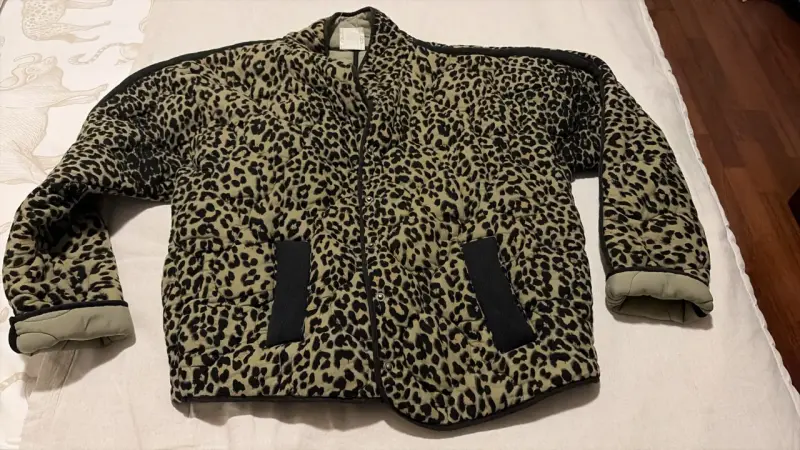 Chaqueta acolchada estampado leopardo