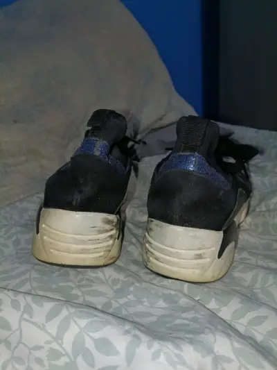 Zapatillas deportivas negras y azules - miniatura 2