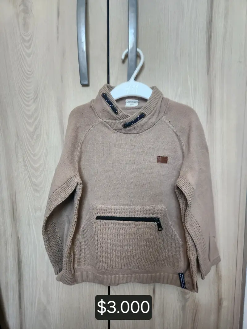 Suéter de niño color beige