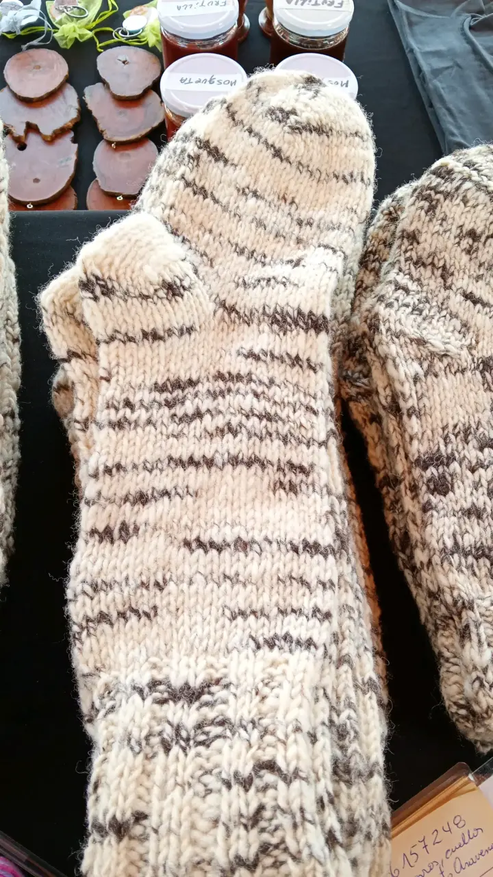 Calcetines. polainas.boinas .. gorros - 1