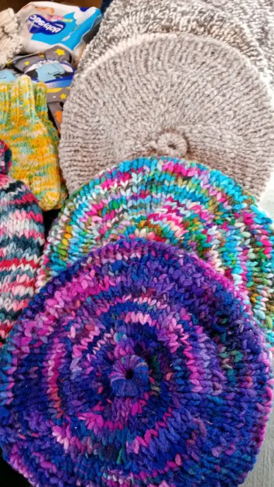 Calcetines. polainas.boinas .. gorros - miniatura 4