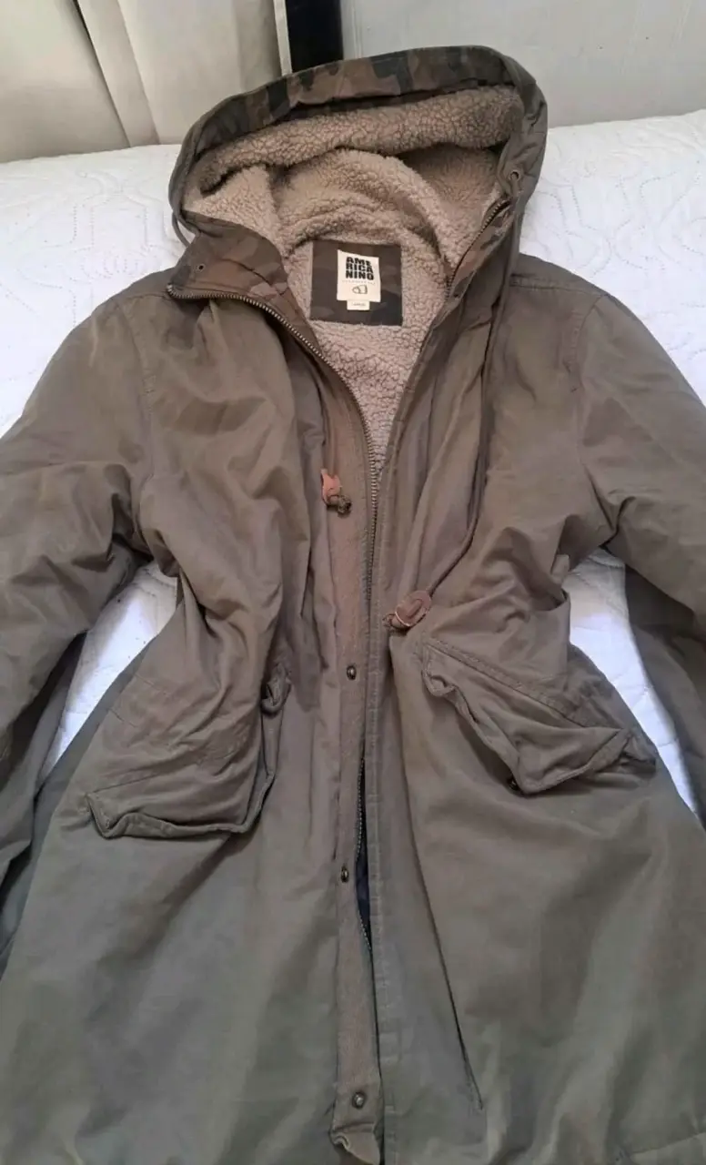 Parka verde con capucha - 1
