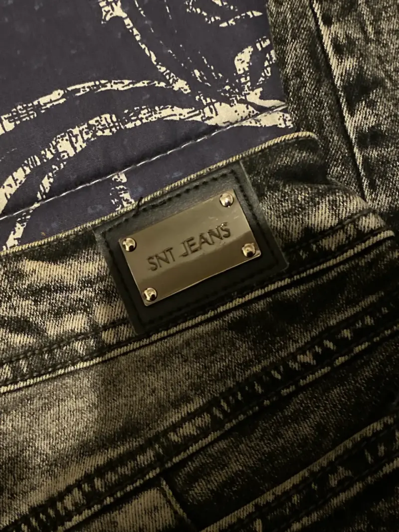 Jeans negros desgastados con roto - 3