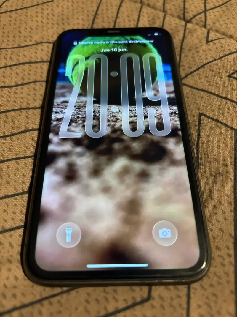 iPhone 11, 64 gb, con cargador - 1