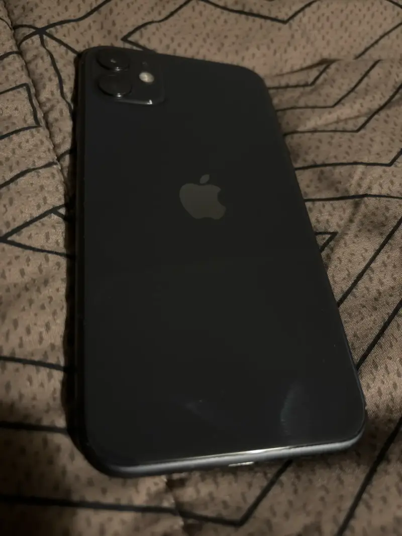 iPhone 11, 64 gb, con cargador - 2