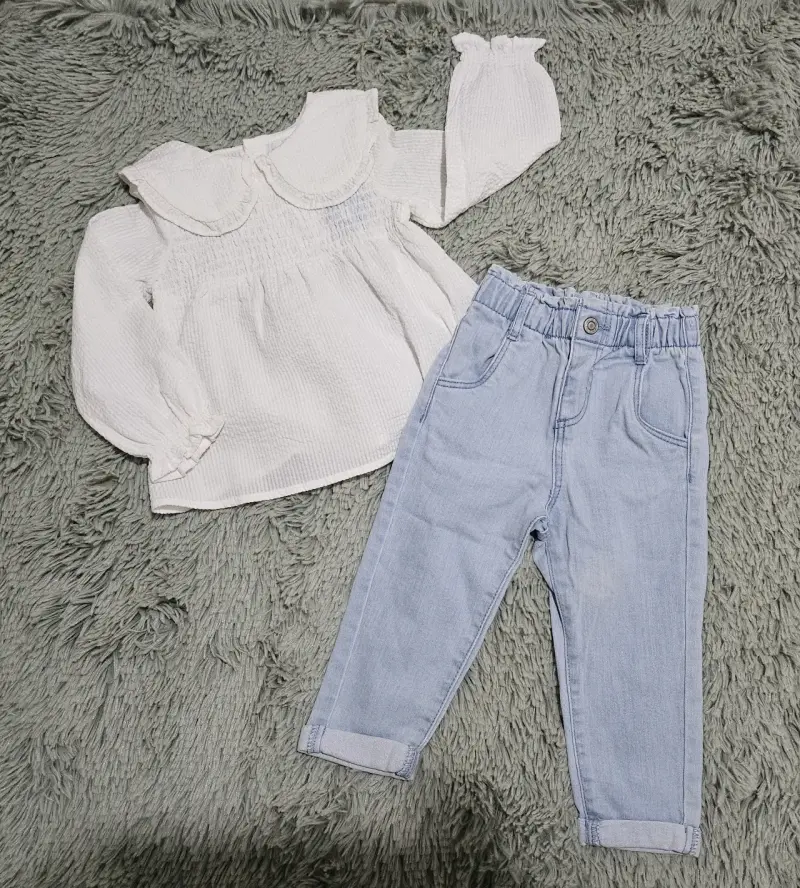 Conjunto blusa y jeans blanco y celeste - 1