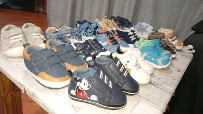 Lote de zapatos de bebé con diseño de personaje - miniatura 2
